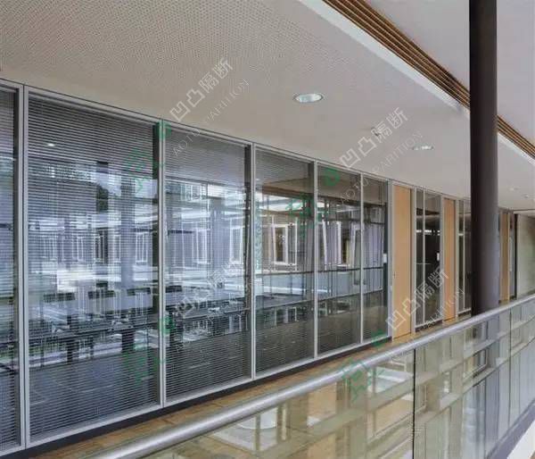 辦公室高隔間光線差應該如何解決?